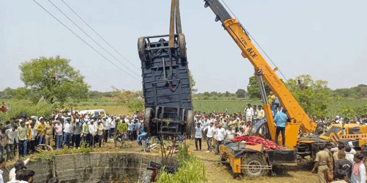 कुएं में गिरा ट्रैक्टर-ट्रॉली, सात महिला मजदूरों की मौत