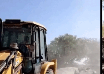 फतेहपुर ट्रिपल मर्डर केस के आरोपियों के निर्माण पर चला बुलडोजर