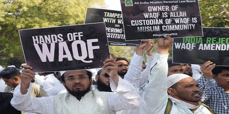 वक्फ संशोधन कानून के खिलाफ मुस्लिम पर्सनल लॉ बोर्ड ने की बैठक