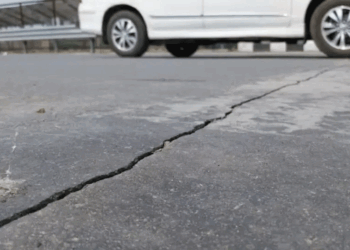 3831 करोड़ रुपये की लागत से बनी जेपी सेतु गंगा पथ के दोनों लेन में दरार