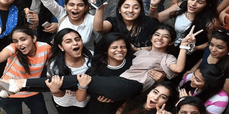 CBSE 12वीं बोर्ड परीक्षा के नतीजे घोषित, 88.39 फीसदी स्टूडेंट हुए पास