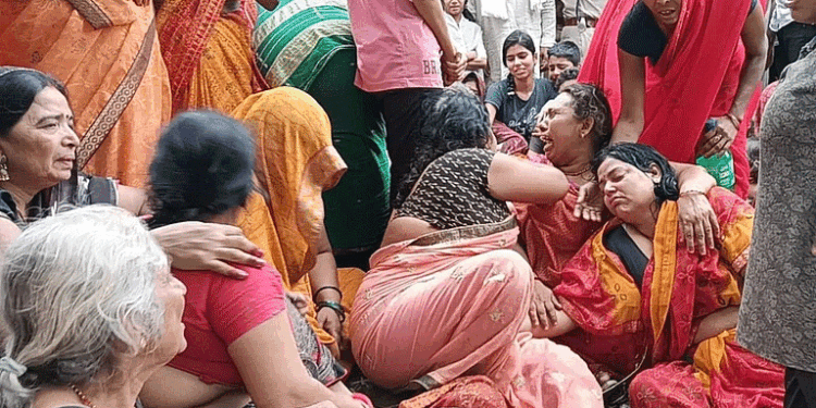 अंधाधुंध फायरिंग कर बालू व्यवसायी समेत 3 भाईयों की हत्या