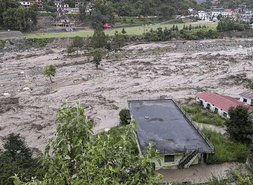हिमाचल प्रदेश में बादल फटने से कई घर क्षतिग्रस्त, तीन लोग लापता
