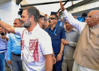 जम्मू कश्मीर को पूर्ण राज्य का दर्जा देने के लिए मानसून सत्र में विधेयक लाने की मांग