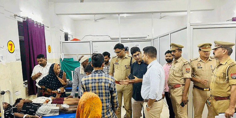 बाराबंकी मंदिर में बिजली का तार गिरने से भगदड़, दो लोगों की मौत