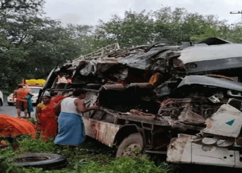 देवघर में भीषण सड़क हादसे में 18 कांवड़ियों की मौत