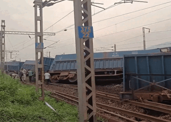 चांडिल में दो मालगाड़ियों की भीषण टक्कर