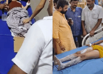 वाराणसी के आत्मविश्वेश्वर मंदिर में आग लगने से 7 लोग झुलसे