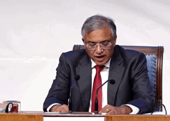 चुनाव आयोग की प्रेस कॉन्फ्रेंस पर विपक्ष ने उठाए सवाल