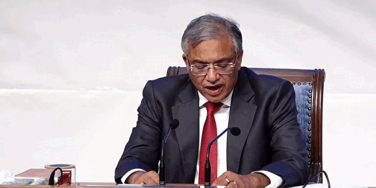 चुनाव आयोग की प्रेस कॉन्फ्रेंस पर विपक्ष ने उठाए सवाल