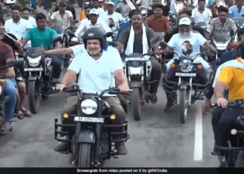 राहुल और तेजस्वी ने की मोटरसाइकिल की सवारी