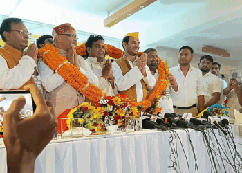 तेजस्वी के साथ हमेशा मेरा आशीर्वाद