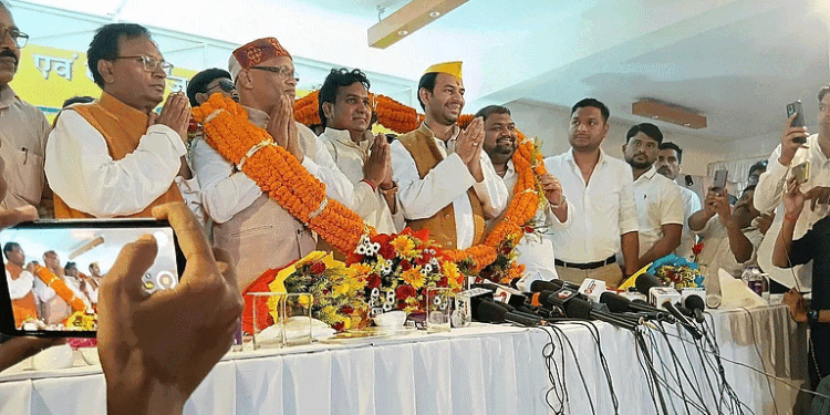 तेजस्वी के साथ हमेशा मेरा आशीर्वाद