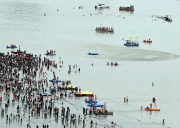 गणेश प्रतिमा विसर्जन के दौरान  चार लोग डूबे, 13 लापता