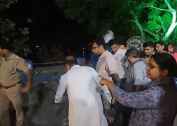 आगरा में यमुना घाट पर बड़ा हादसा