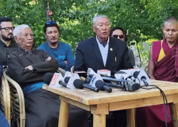 लद्दाख के लोगों को राष्ट्र-विरोधी बताना बंद करें