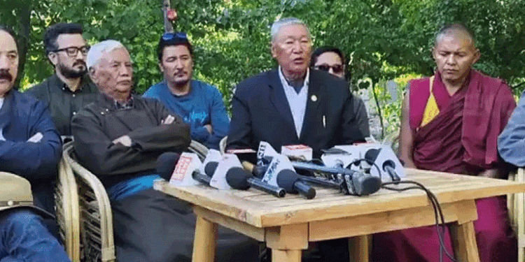 लद्दाख के लोगों को राष्ट्र-विरोधी बताना बंद करें