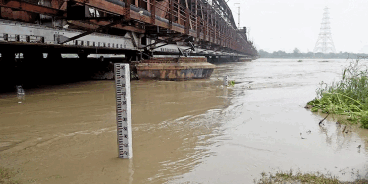 दिल्ली में जल प्रलय, सचिवाल की सड़क डूबी