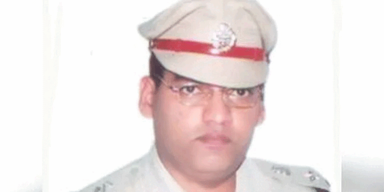 हरियाणा कैडर के आईपीएस अफसर वाई पूरन कुमार ने आत्महत्या कर ली