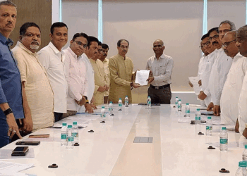 महाराष्ट्र में विपक्षी नेता मुख्य निर्वाचन आयुक्त से मिले
