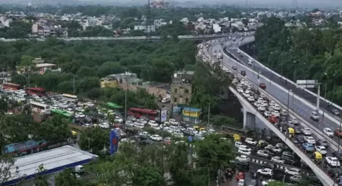 दशहरा पर नोएडा में ट्रैफिक डायवर्जन लागू