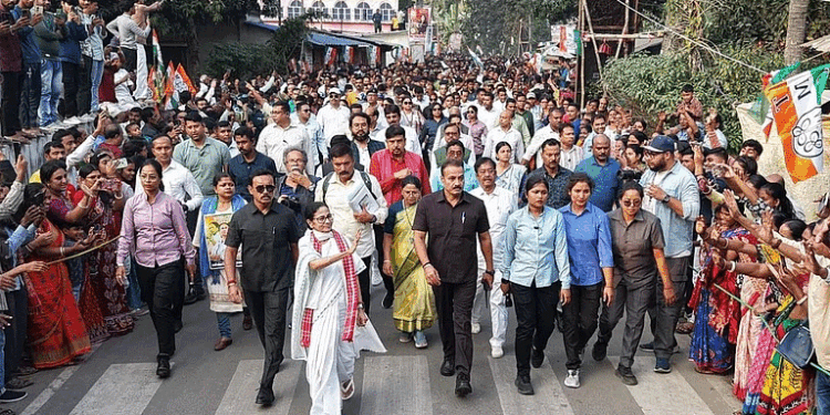 ममता ने मतुआ बहुल क्षेत्र में SIR के खिलाफ मार्च निकाला
