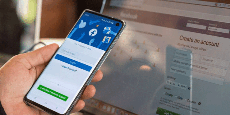 युवती ने फेसबुक लाइव पर की खुदकुशी