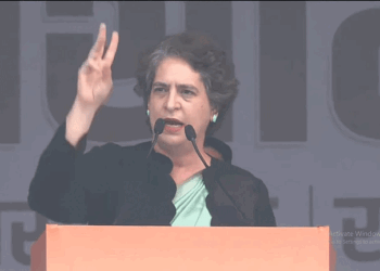 रामलीला मैदान में मोदी सरकार पर जमकर बरसीं प्रियंका