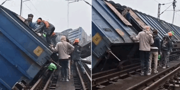 जमुई में पुल से गिरे सीमेंट लदे मालगाड़ी के डिब्बे, किउल-जसीडीह रेलखंड ठप