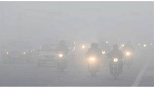 दिल्ली-एनसीआर में घने कोहरे की चादर
