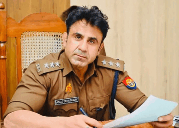 संभल हिंसा: ASP अनुज चौधरी समेत 12 पुलिसकर्मियों पर FIR दर्ज करने के आदेश