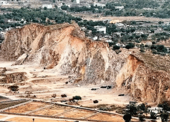 अवैध खनन पर राज्य सरकार को सख्त निर्देश