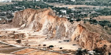 अवैध खनन पर राज्य सरकार को सख्त निर्देश