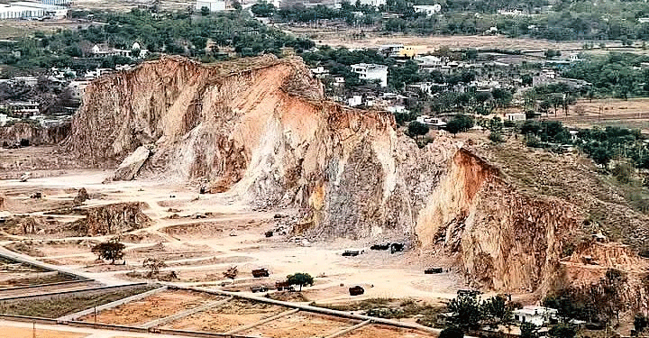 अवैध खनन पर राज्य सरकार को सख्त निर्देश