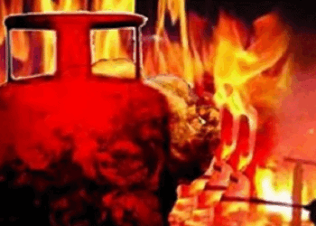 दिल्ली के मदनपुर खादर इलाके में भयावह हादसा