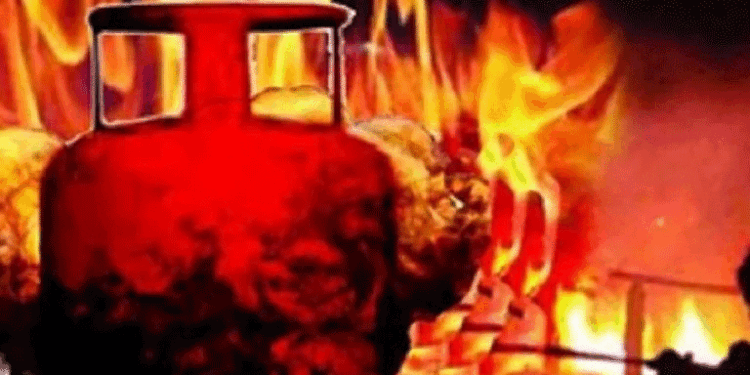 दिल्ली के मदनपुर खादर इलाके में भयावह हादसा