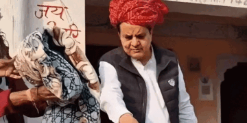 हम यहां भाई की तरह रहते हैं और अपनी ओछी मानसिकता से बांटने की कोशिश न करें