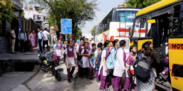 दिल्ली के कई स्कूलों को मिली बम से उड़ाने की धमकी