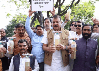 मध्य प्रदेश विधानसभा परिसर में कांग्रेस  का  प्रदर्शन