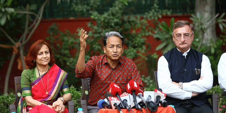 रिहाई के बाद पहली बार सामने आए सोनम वांगचुक