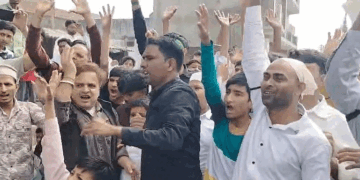 शिया समुदाय ने काली पट्टी पहनकर अदा की ईद की नमाज