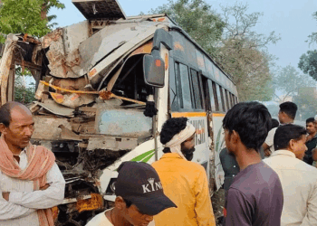 यूपी के मऊ में भीषण सड़क हादसा