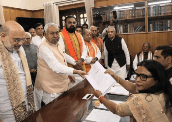 नीतीश कुमार ने राज्यसभा के लिए किया नामांकन