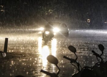 बेंगलुरु में तेज बारिश और आंधी से अस्पताल की दीवार गिरी,7 लोगों की मौत