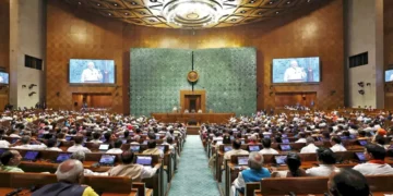 महिला आरक्षण कानून 2023 संसद में बहस के बीच आधी रात को लागू