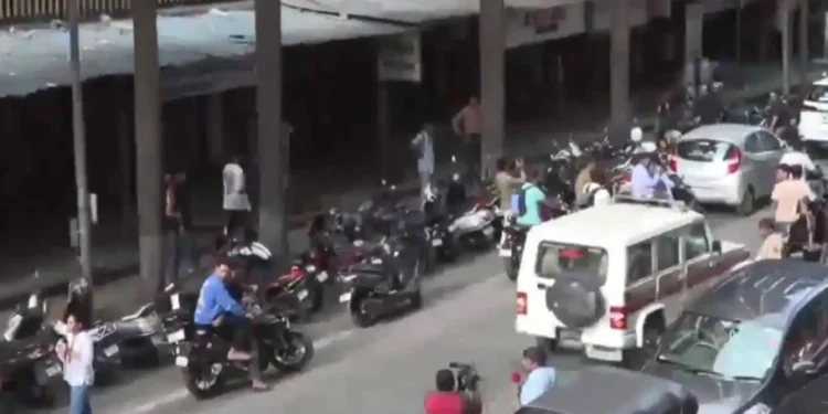 ठाणे के मीरा रोड इलाके में आवासीय सोसाइटी में बकरों को बांधने को लेकर तनाव