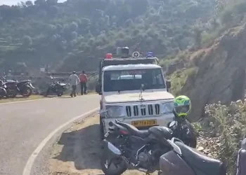 हिमाचल प्रदेश में खाई में गिरी बोलेरो, तीन महिलाएं समेत 7 लोगों की मौत