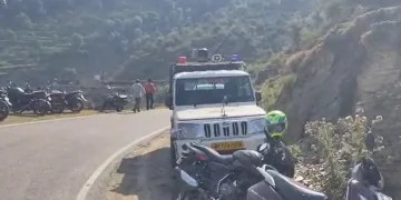 हिमाचल प्रदेश में खाई में गिरी बोलेरो, तीन महिलाएं समेत 7 लोगों की मौत