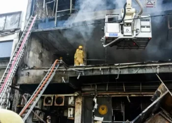लखनऊ में इमारत में आग लगने से अब तक 15 लोगों की मौत, 9 लोग घायल, जांच के लिए एसआईटी गठित