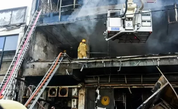 लखनऊ में इमारत में आग लगने से अब तक 15 लोगों की मौत, 9 लोग घायल, जांच के लिए एसआईटी गठित